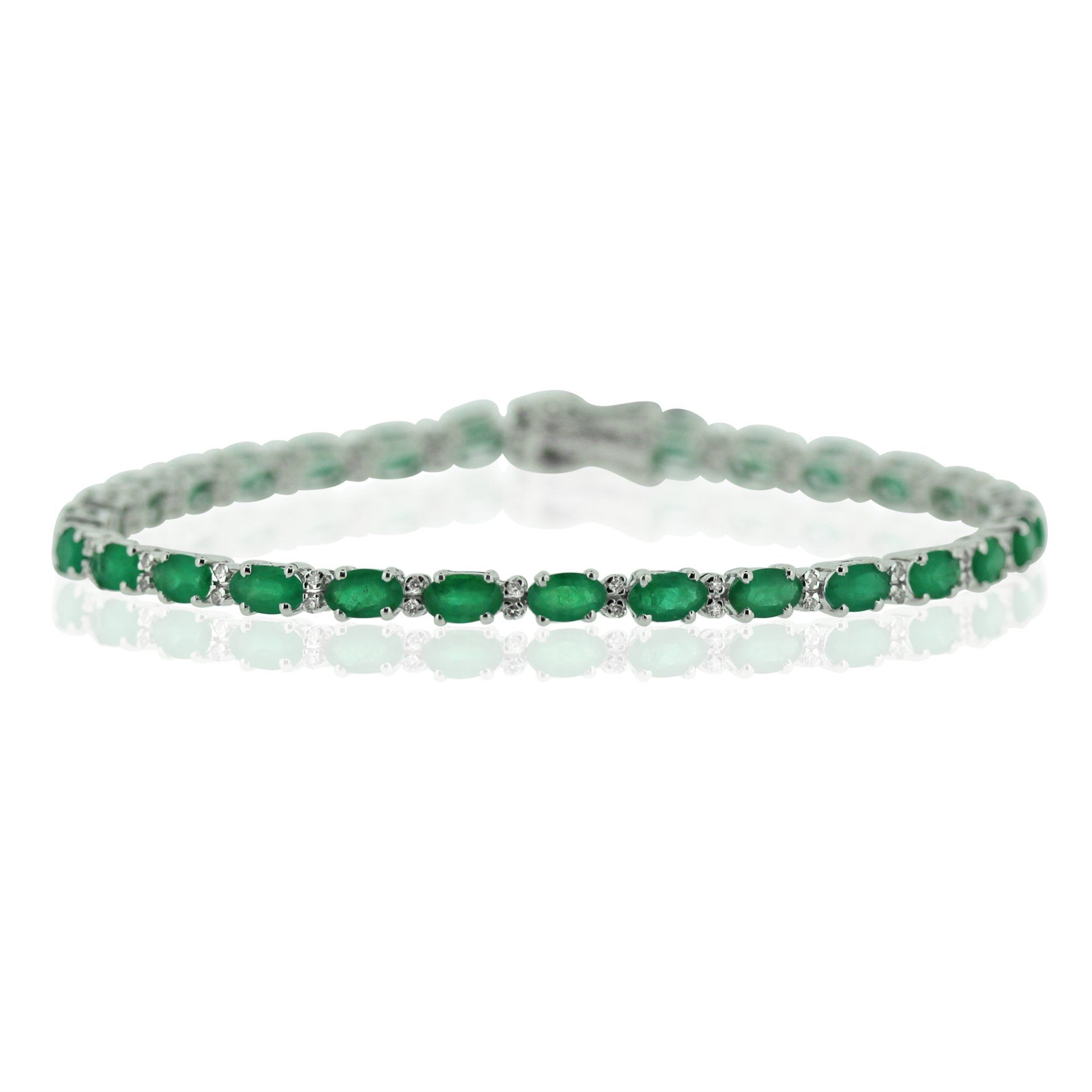 Emerald and diamond bracelet in 18ct white gold